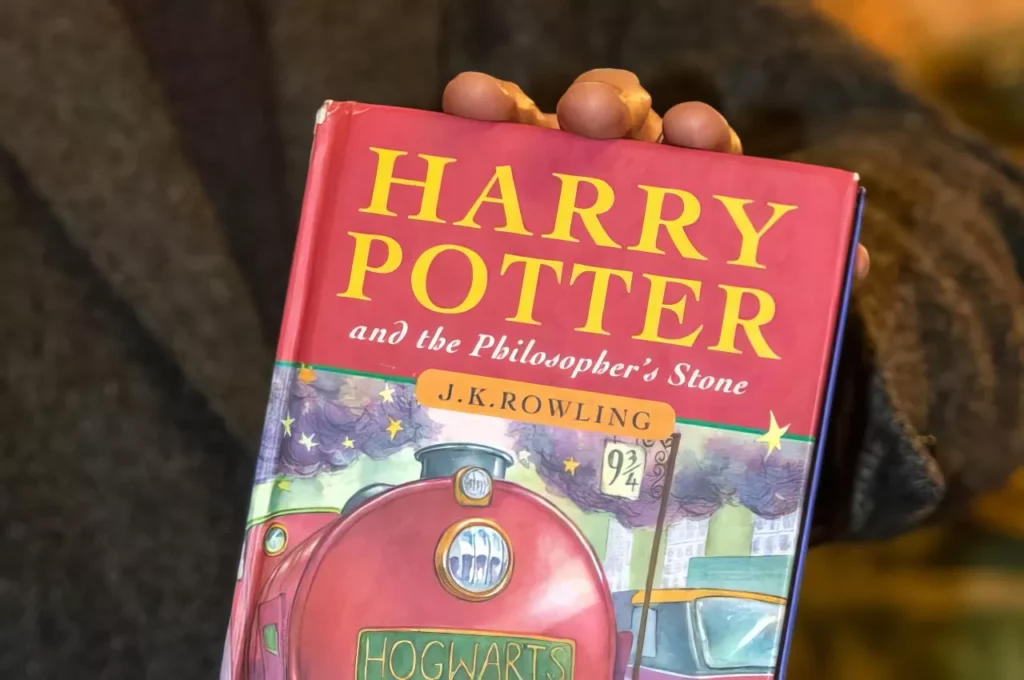 Первое издание книги о Гарри Поттере Первая книга о Гарри Поттере