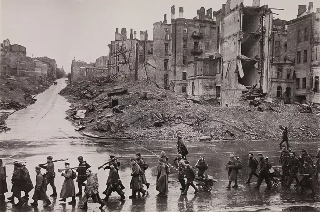 Киевский Крещатик осенью 1943 года Крещатик в Киеве в 1943 году