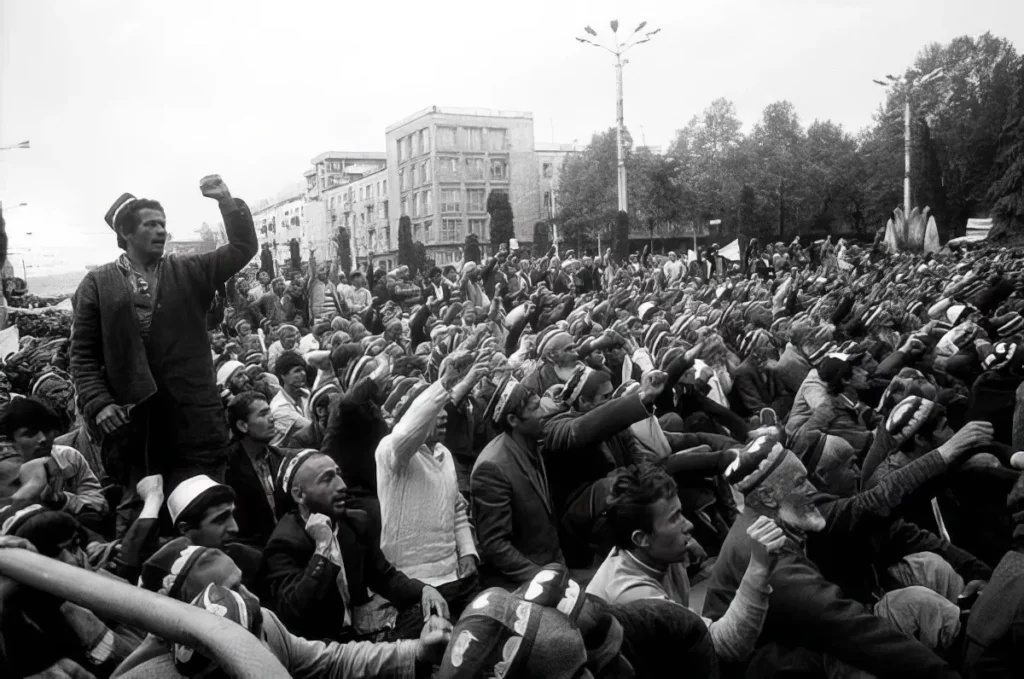 Митинг в Душанбе накануне погрома