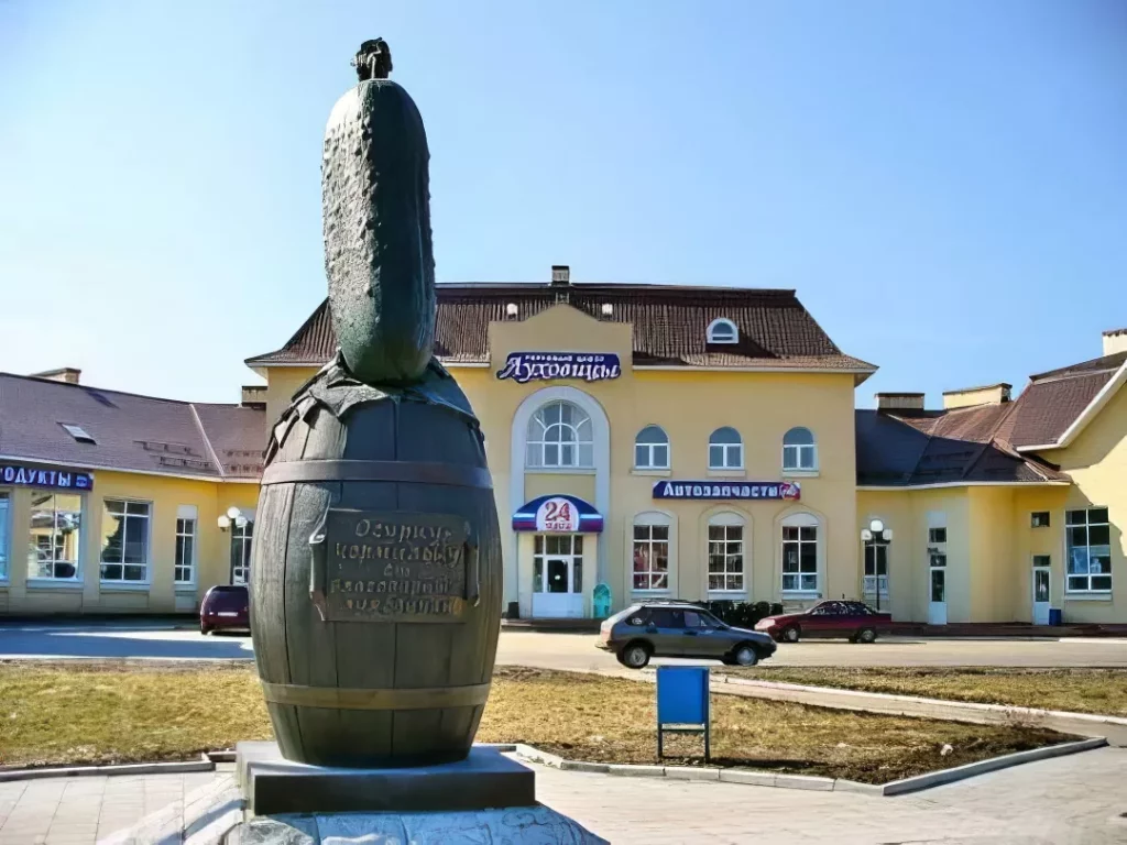 Памятник огурцу в Луховицах Луховицы — огуречная столица