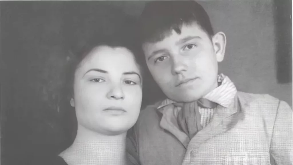 Молодой Юра с сестрой Валей Юра Головко
