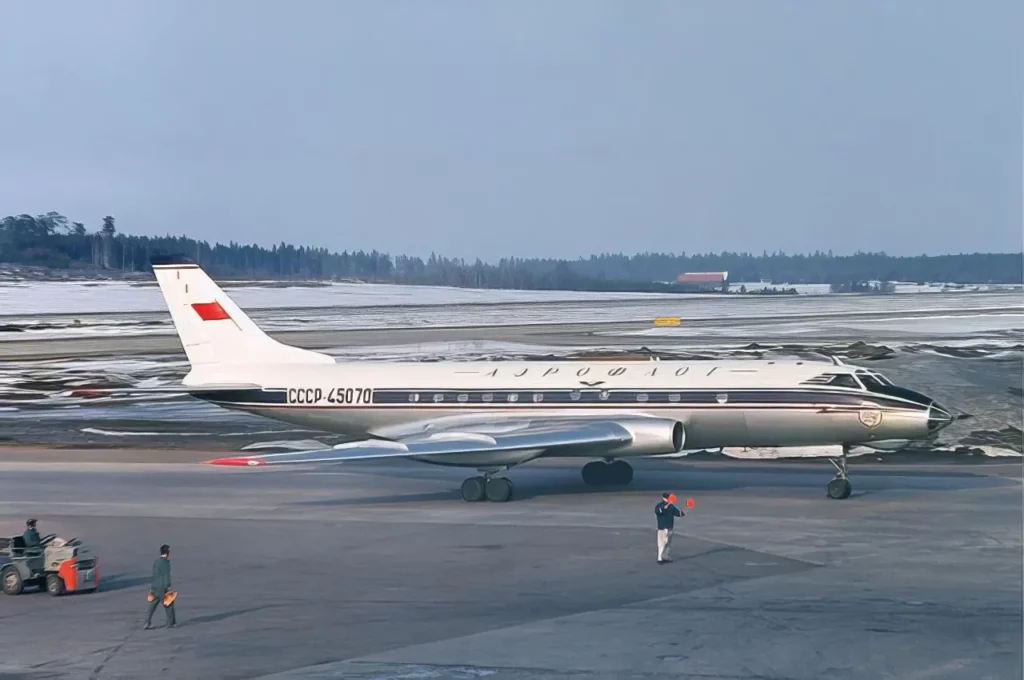 пассажирский самолет Ту-124 Ту-124