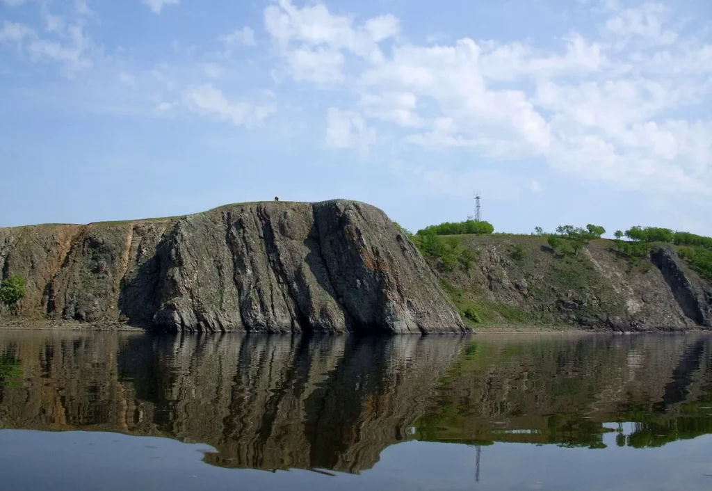 Самое глубокое место Амура Тырский утес