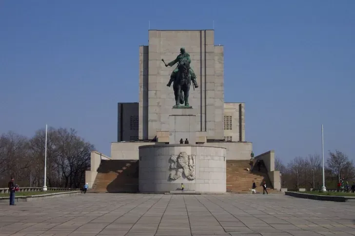 Бывший мавзолей Климента Готвальда
