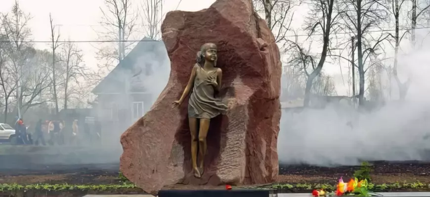 Памятник в деревне Лычково