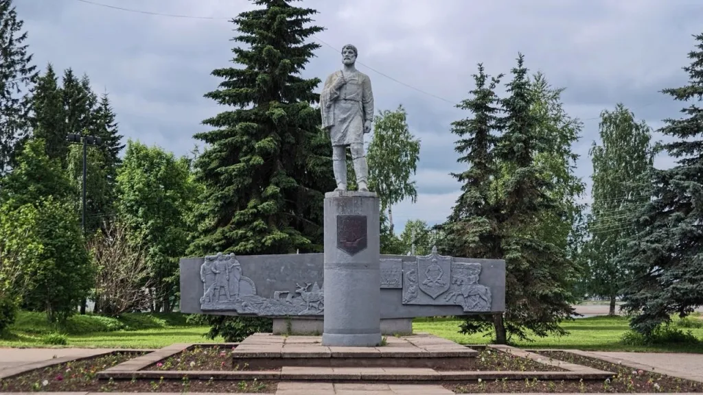 Памятник Семену Дежневу Памятник Семену Дежневу