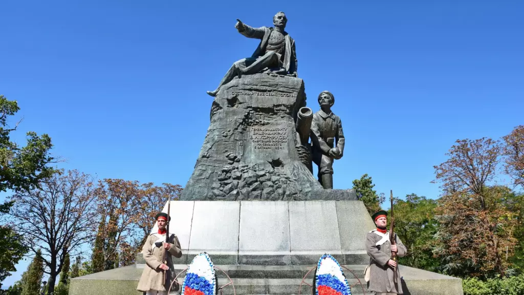 Ппамятник Корнилову в Севастополе Памятник Корнилову в Севастополе