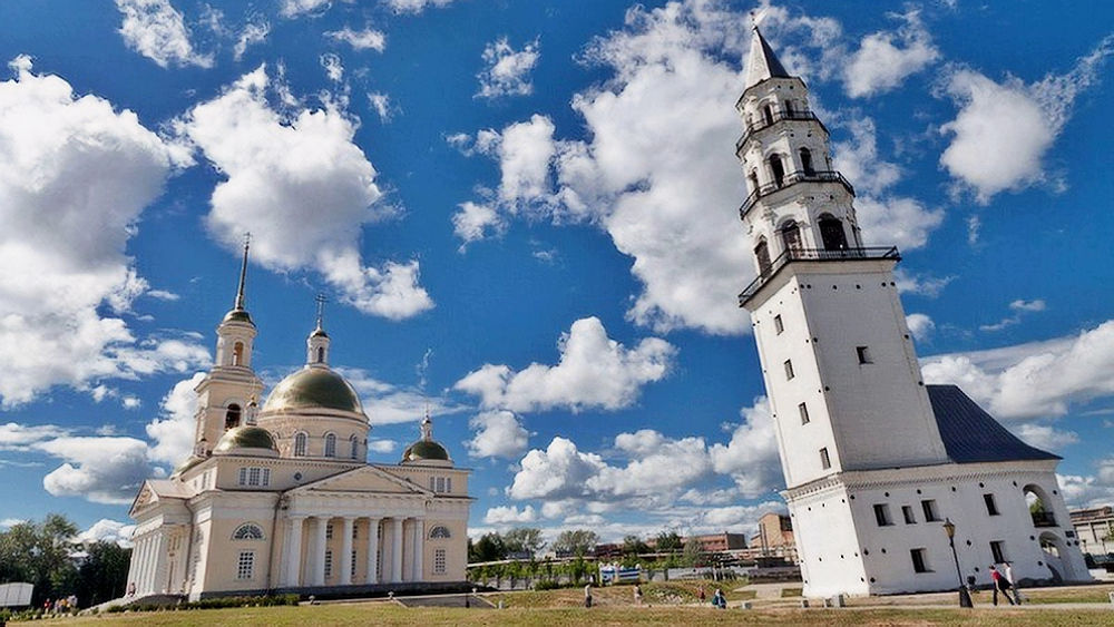 Фейковое фото Невьянской башни
