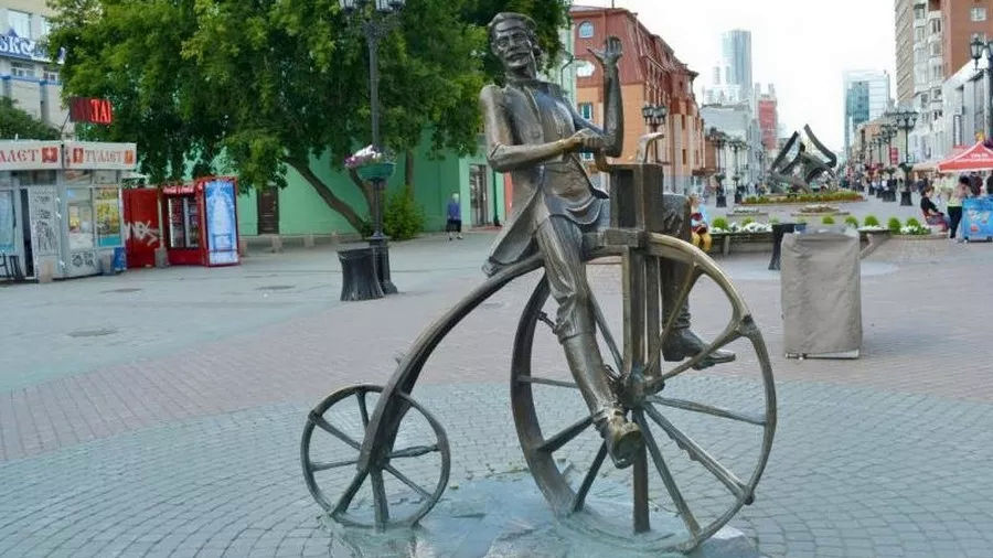 Памятник Артамонову