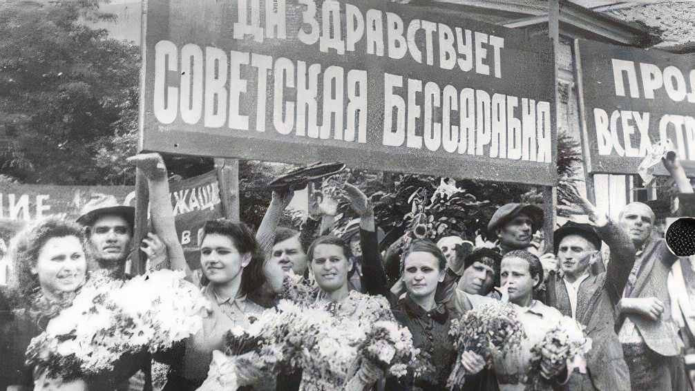 Ликующие жители Бессарабии