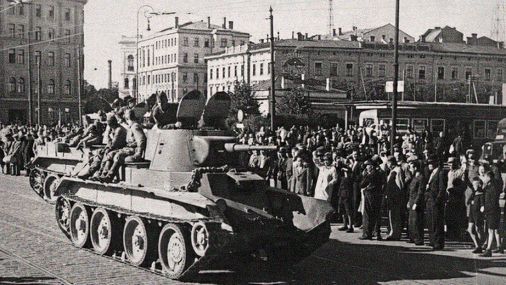 Советские танки в Риге
