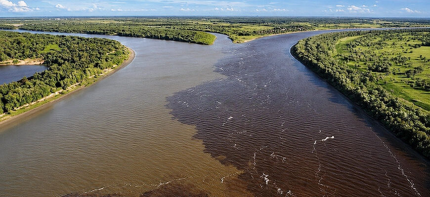 Где можно увидеть границы рек и морей